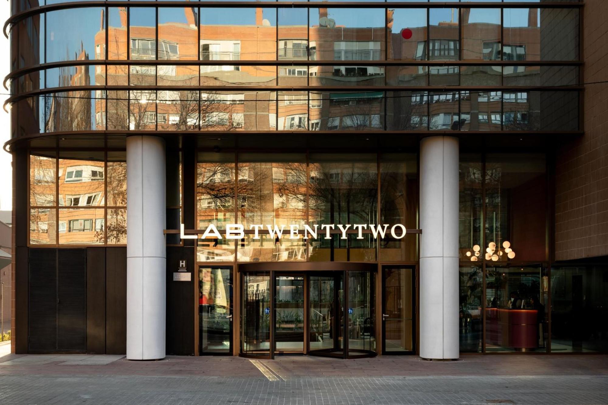 Labtwentytwo Barcelona, A Tribute Portfolio Hotel By Marriott מראה חיצוני תמונה